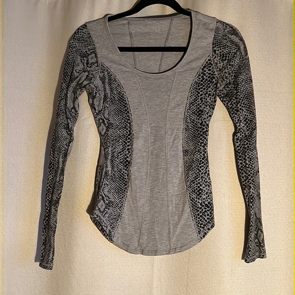 Leopard print grey lululemon long sleeve shirt - Picture 1 of 3